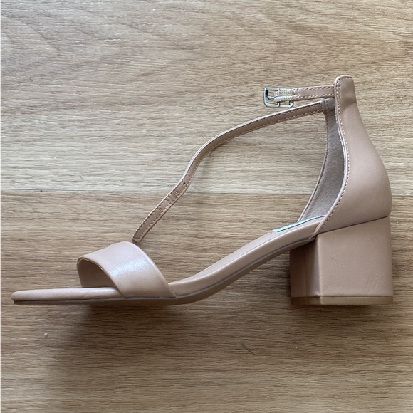 Steve Madden size 8 nude “Irene” sandal heel - Picture 2 of 2